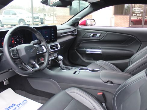 Used 2025 Ford Mustang GT Premium image 12