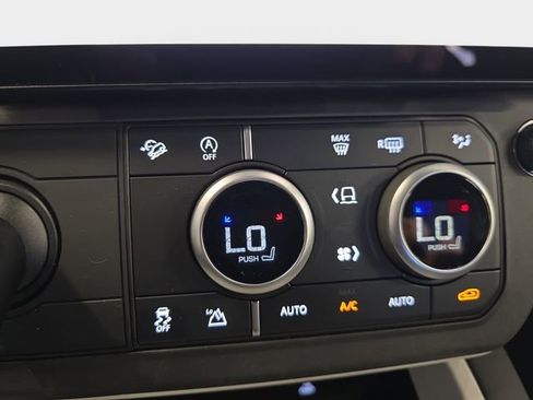 New 2026 Land Rover Defender 110 X-Dynamic SE AWD/4WD image 17