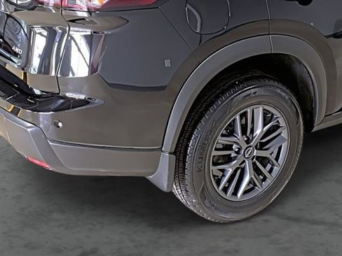 Used 2024 Nissan Rogue S AWD/4WD image 13