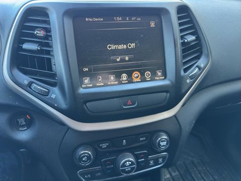 Used 2015 Jeep Cherokee Limited image 10