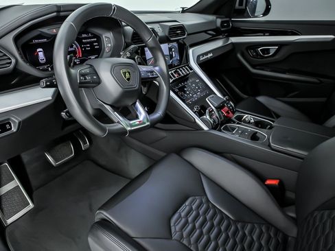 Used 2020 Lamborghini Urus image 21