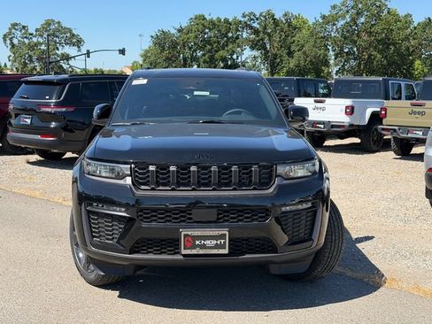 New 2026 Jeep Grand Cherokee L Limited w/ Limited Altitude Package AWD/4WD image 3