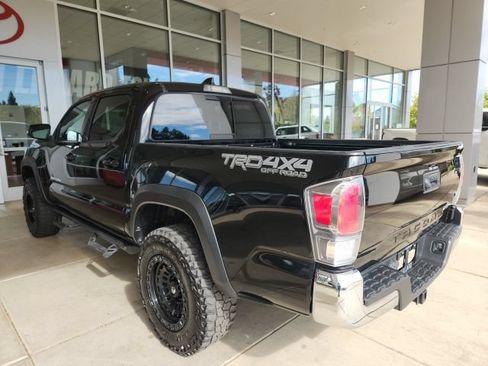 Certified 2021 Toyota Tacoma TRD Off-Road AWD/4WD image 9