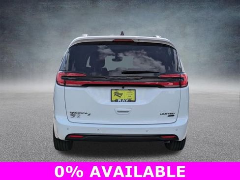 New 2026 Chrysler Pacifica Limited image 5