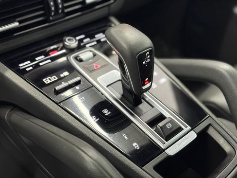 Used 2022 Porsche Cayenne Platinum Edition AWD/4WD image 23