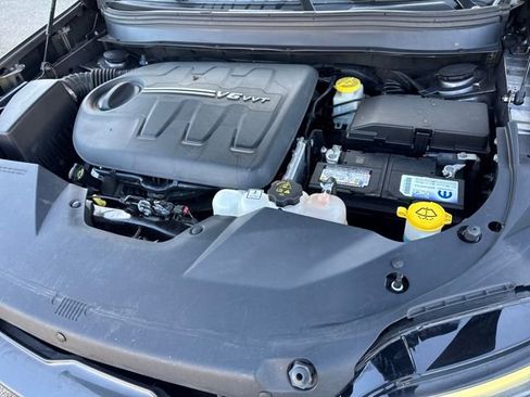 Used 2019 Jeep Cherokee Limited image 21