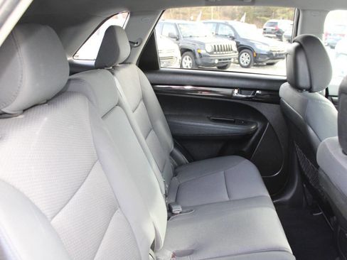 Used 2013 Kia Sorento LX image 17