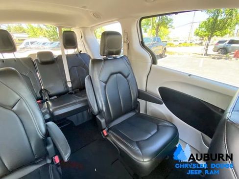 Used 2024 Chrysler Pacifica Touring-L FWD image 25
