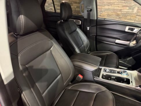 Used 2024 Ford Explorer XLT w/ Equipment Group 202A AWD/4WD image 2
