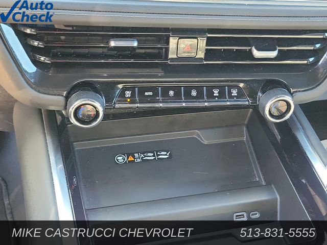 Used 2025 Chevrolet Suburban LT AWD/4WD image 18