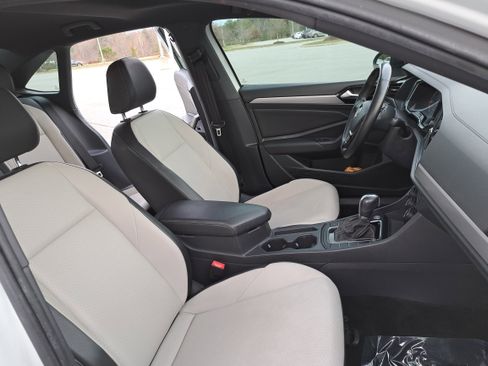 Used 2019 Volkswagen Jetta R-Line image 10