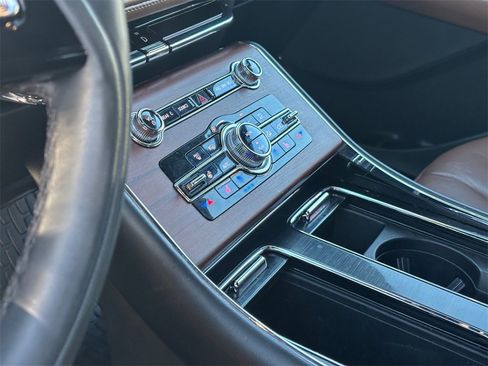 Used 2023 Lincoln Aviator Reserve w/ Equipment Group 201A image 12