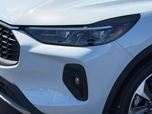 Used 2025 Ford Escape Platinum image 9