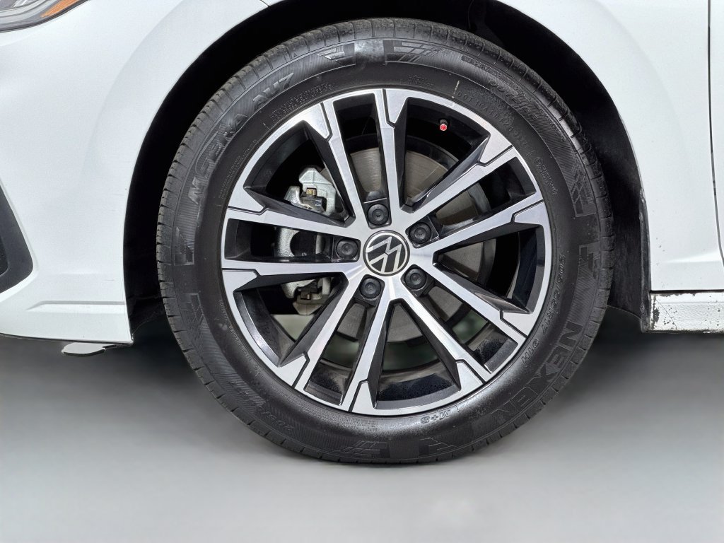 Used 2025 Volkswagen Jetta Sport FWD image 11