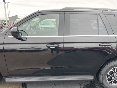 Used 2024 Ford Expedition XLT image 39