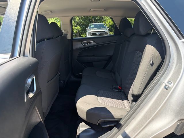 Used 2025 Kia Sportage LX AWD/4WD image 15