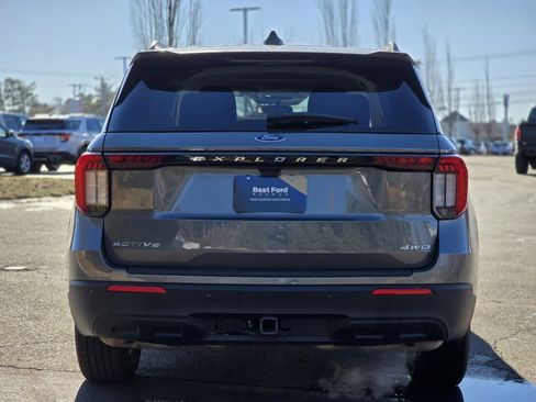 Used 2025 Ford Explorer Active image 7