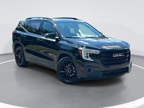 Used 2023 GMC Terrain SLT w/ Infotainment Package II FWD image 2