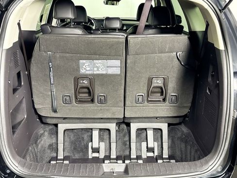 Used 2024 Kia Carnival LX image 19