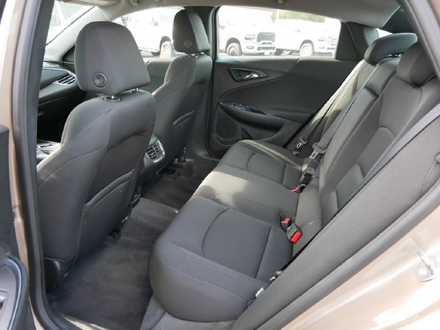 Used 2018 Chevrolet Malibu LT FWD image 17