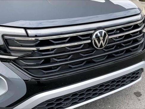 Used 2025 Volkswagen Atlas Peak Edition SE image 30