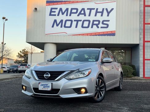 Used 2016 Nissan Altima 2.5 SL w/ 2.5 Technology Package image 1