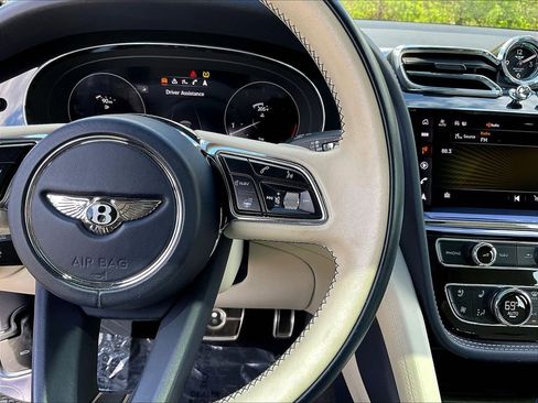 Used 2021 Bentley Bentayga AWD/4WD image 12