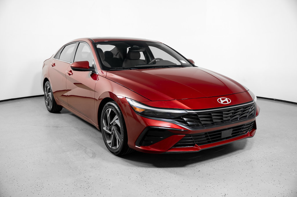 Certified 2025 Hyundai Elantra SEL FWD image 2