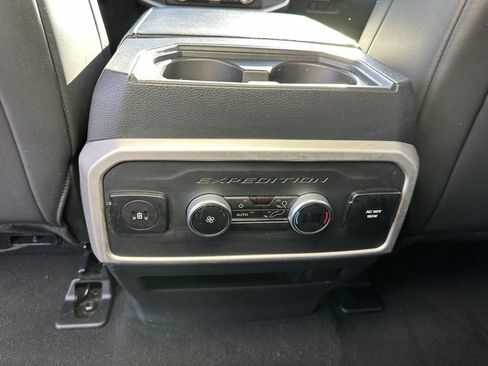 Used 2024 Ford Expedition XLT image 21