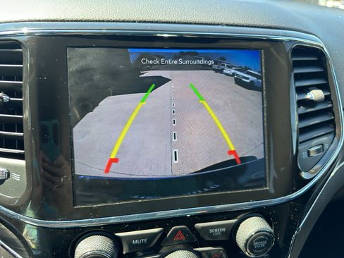 Used 2022 Jeep Grand Cherokee Limited image 25