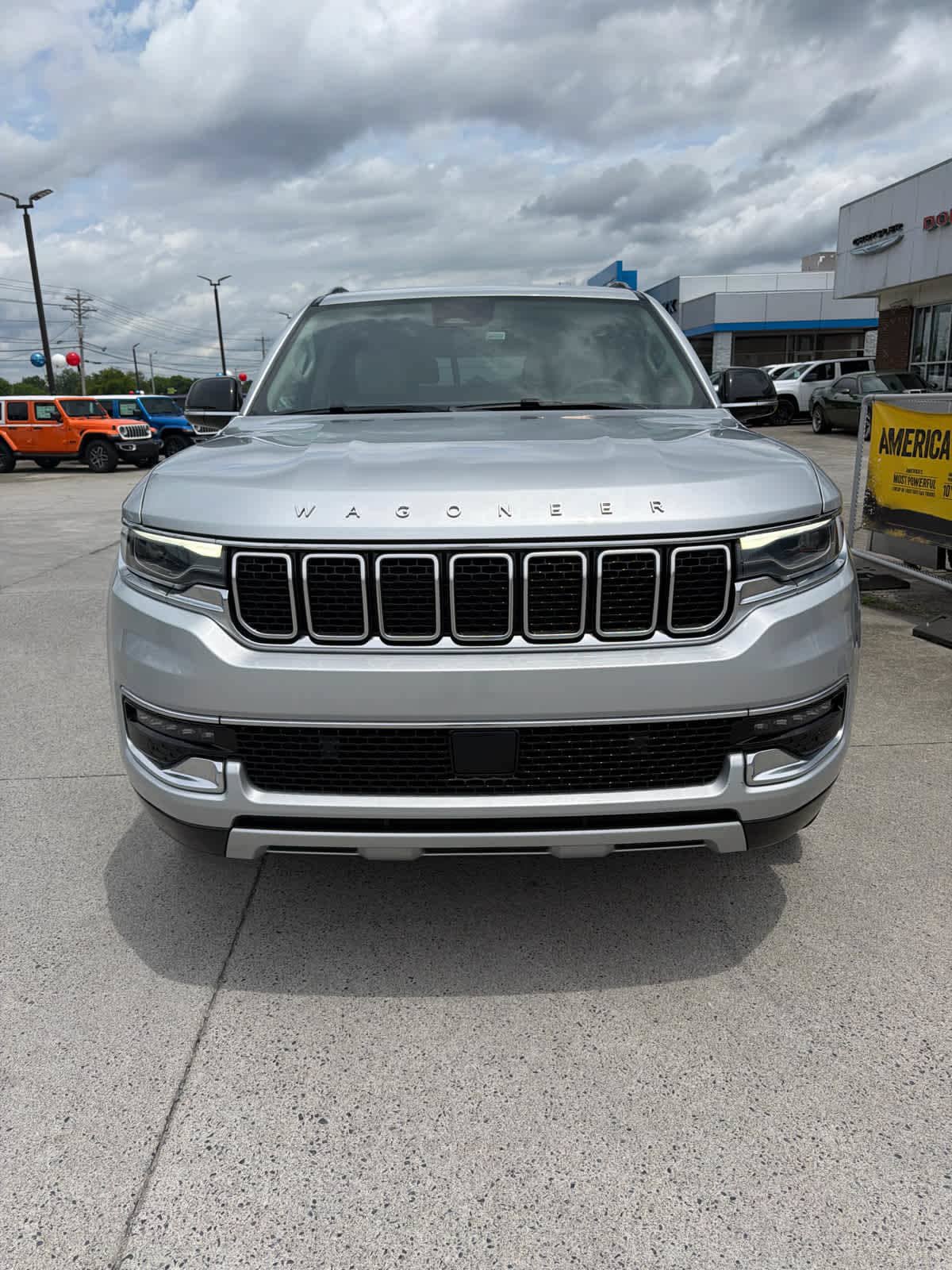 Used 2024 Jeep Wagoneer Series II AWD/4WD image 3