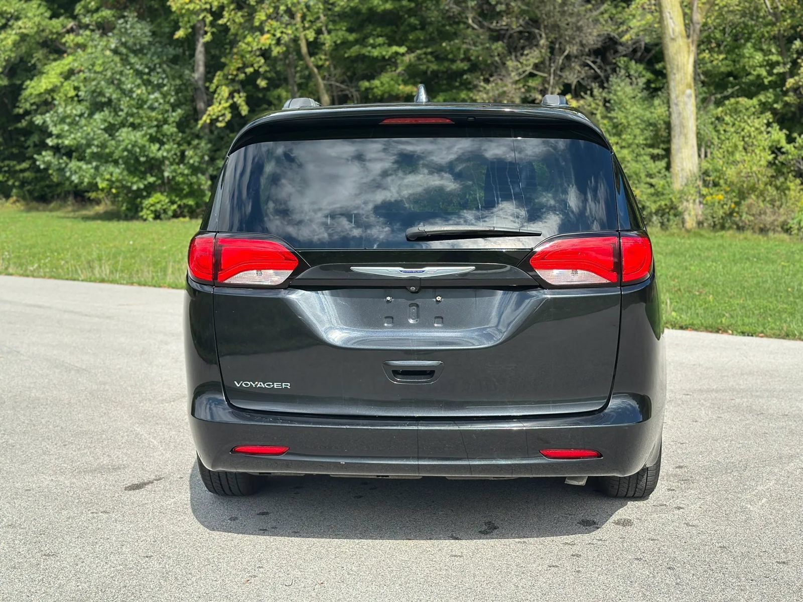 Used 2020 Chrysler Voyager Lxi FWD image 6