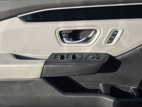 Certified 2025 Honda Pilot Touring image 20