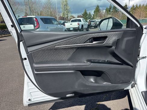 Used 2025 Toyota Camry XLE image 19