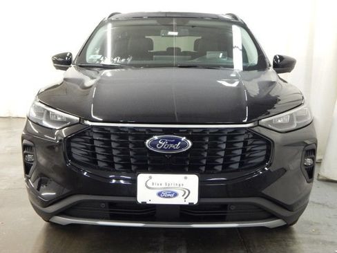 New 2025 Ford Escape SE w/ PHEV Premium Package FWD image 10