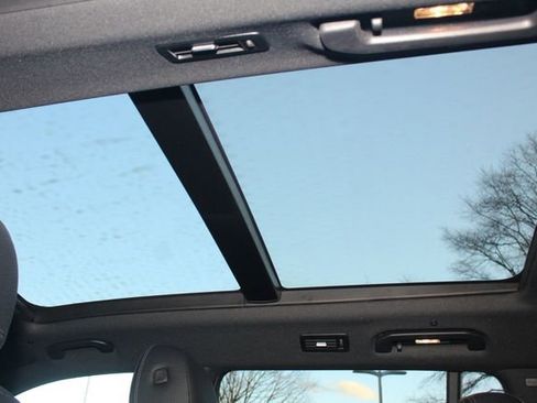 Used 2024 Mercedes-Benz GLS 450 4MATIC image 25