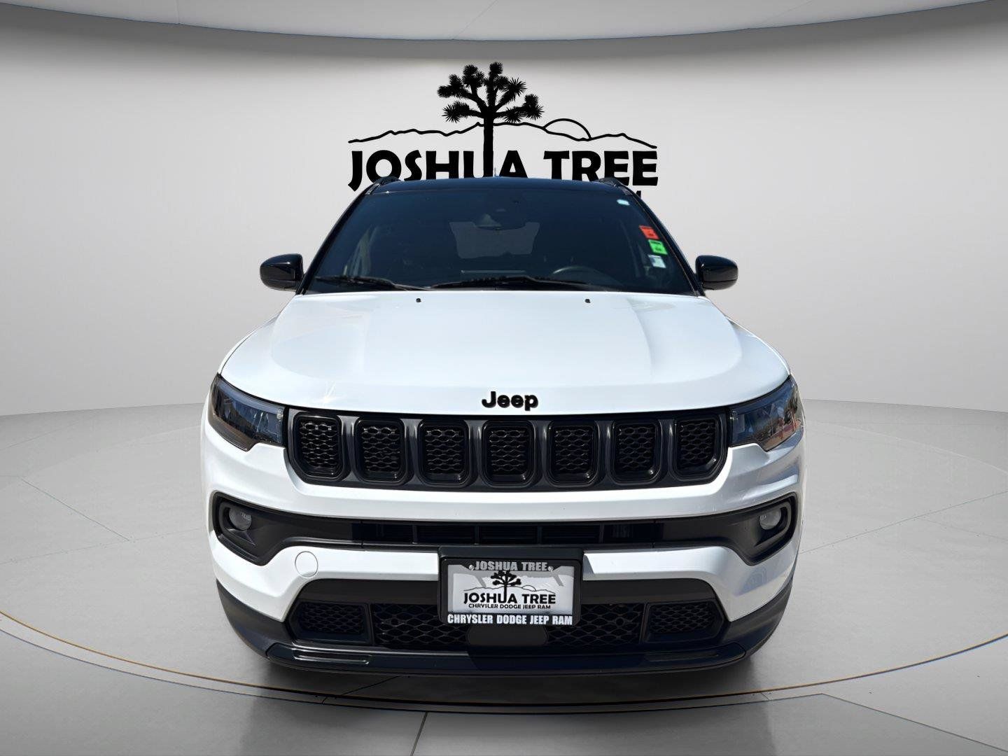 Used 2023 Jeep Compass Latitude AWD/4WD image 2