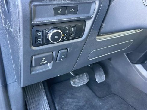 Used 2024 Ford Expedition Platinum image 33