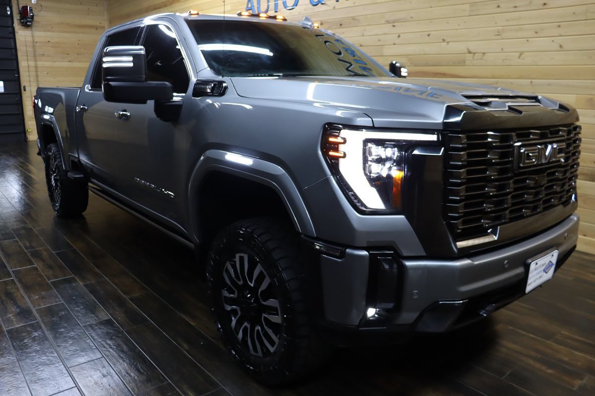 Used 2024 GMC Sierra 2500 Denali Ultimate AWD/4WD image 2