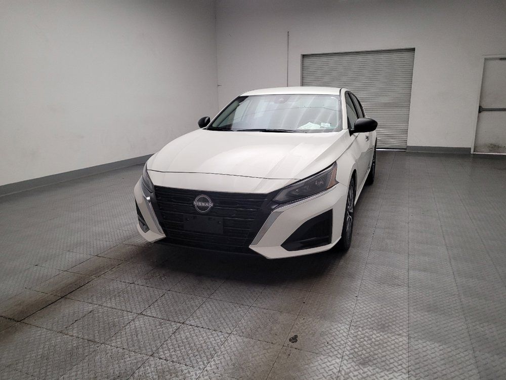 Used 2025 Nissan Altima 2.5 SV FWD image 15