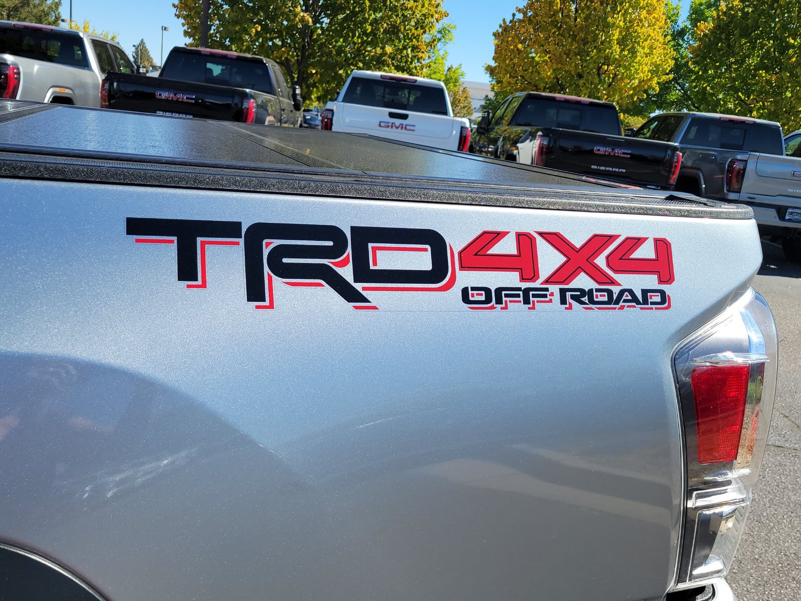 Used 2022 Toyota Tacoma TRD Off-Road w/ Technology Package AWD/4WD image 10