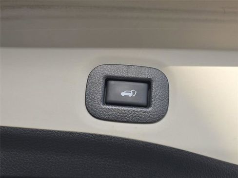 Used 2020 Nissan Rogue SV image 27