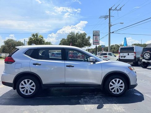 Used 2017 Nissan Rogue S FWD image 3