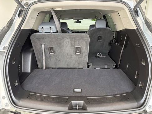 Used 2020 Buick Enclave Essence w/ Sport Touring Edition image 32