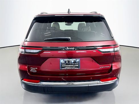 Used 2024 Jeep Grand Cherokee Limited image 6