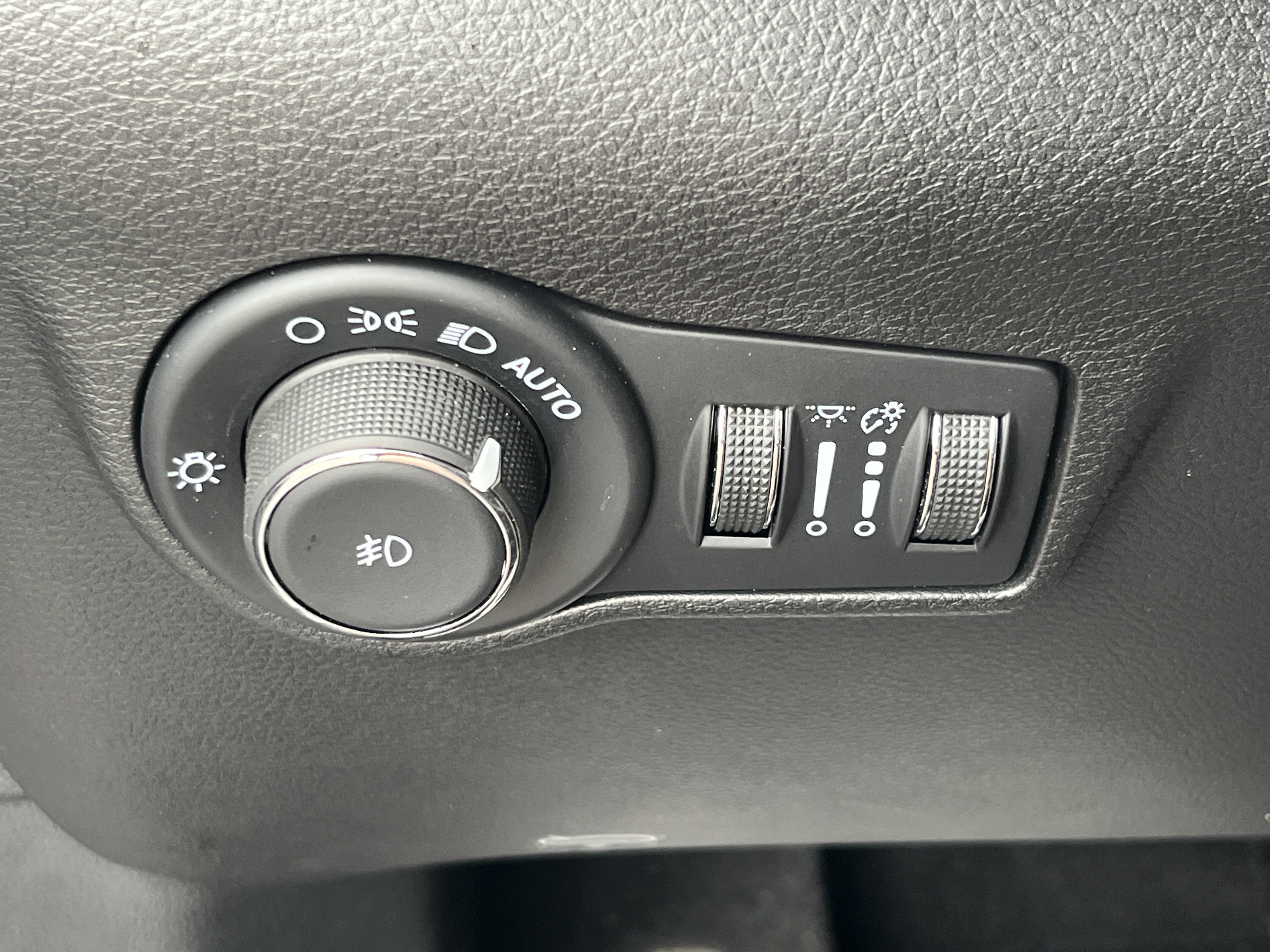 Used 2025 Jeep Compass Trailhawk AWD/4WD image 15