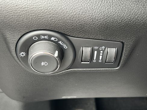 Used 2025 Jeep Compass Trailhawk AWD/4WD image 15