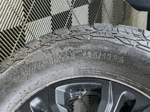 Used 2021 Chevrolet Silverado 2500 LT w/ Z71 Off-Road Package image 33