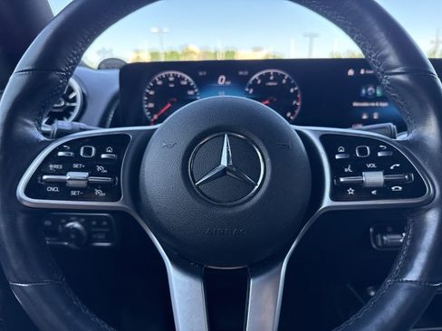 Used 2022 Mercedes-Benz GLB 250 4MATIC image 21