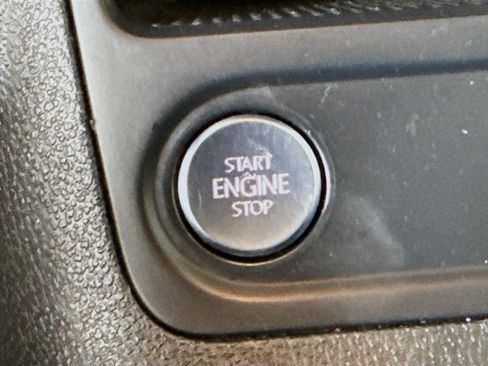 Used 2017 Volkswagen Tiguan S image 21